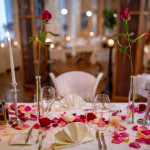 Romantisch dekorierter Tisch im Restaurant Oh de Vie