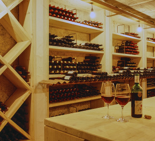 Weinkeller Ansicht Weinkeller mit Regalen