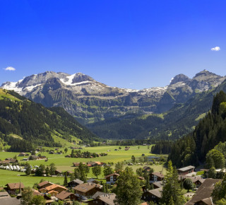 Bild des Alpenpanoramas im Sommer