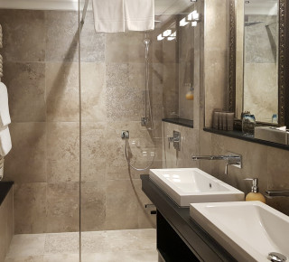 Picture of the bathroom in the Cosy Plus Double Room