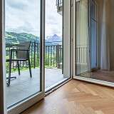 Bild der Rampe zum Balkon im Zimmer