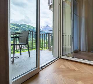 Zugang zum Balkon im Zimmer Bild des Zugangs zum Balkon im Zimmer