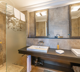 Bild des Badezimmers in der Deluxe Junior Suite 2