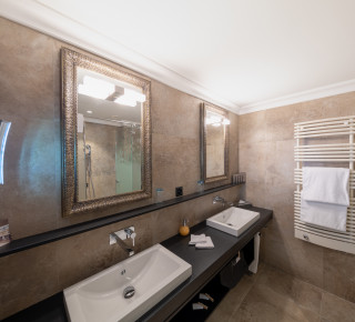 Cosy Junior Suite Bath