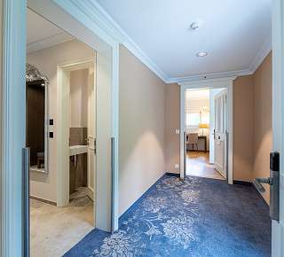 Bild der Verbindungstür zwischen Premium Junior Suite und Premium Corner Suite