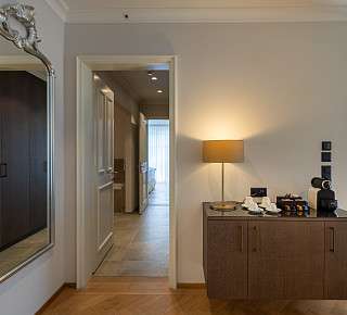 Entrance area of the Premium Corner Suite