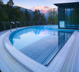 Picture of the sulphur outdoor pool in the morning