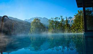 Piscine de montagne avec vue