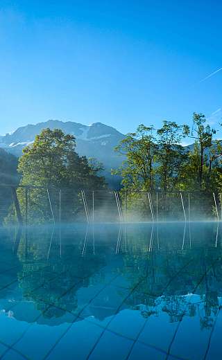 Pool mit Bergblick