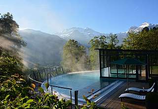 Pool mit Bergblick