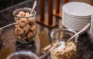 Glasses with dried figs