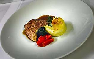 Fine meat dish with side dishes
