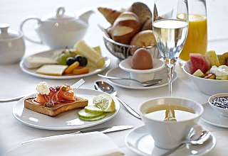 Petit-déjeuner à table