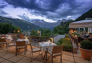 Terrasse mit Bergpanorama