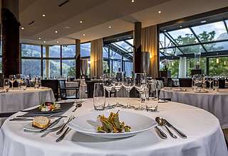 Feines Restaurant mit Bergblick