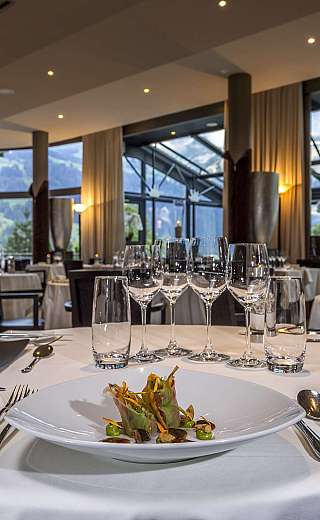 Feines Restaurant mit Bergblick