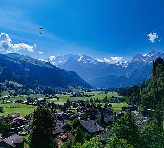 Village alpin dans la vallée
