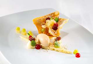 Dessert élégant avec fruits