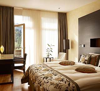 Chambre lumineuse avec balcon