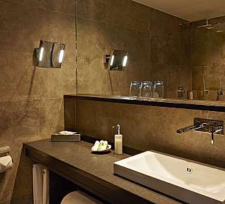 Modern bathroom with washbasin