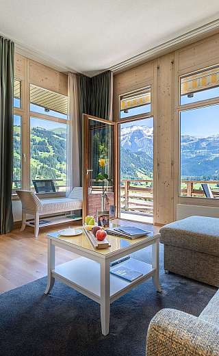 Wohnzimmer mit Bergblick